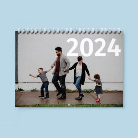 Kalenteri_2024_kansi_omallakuvalla